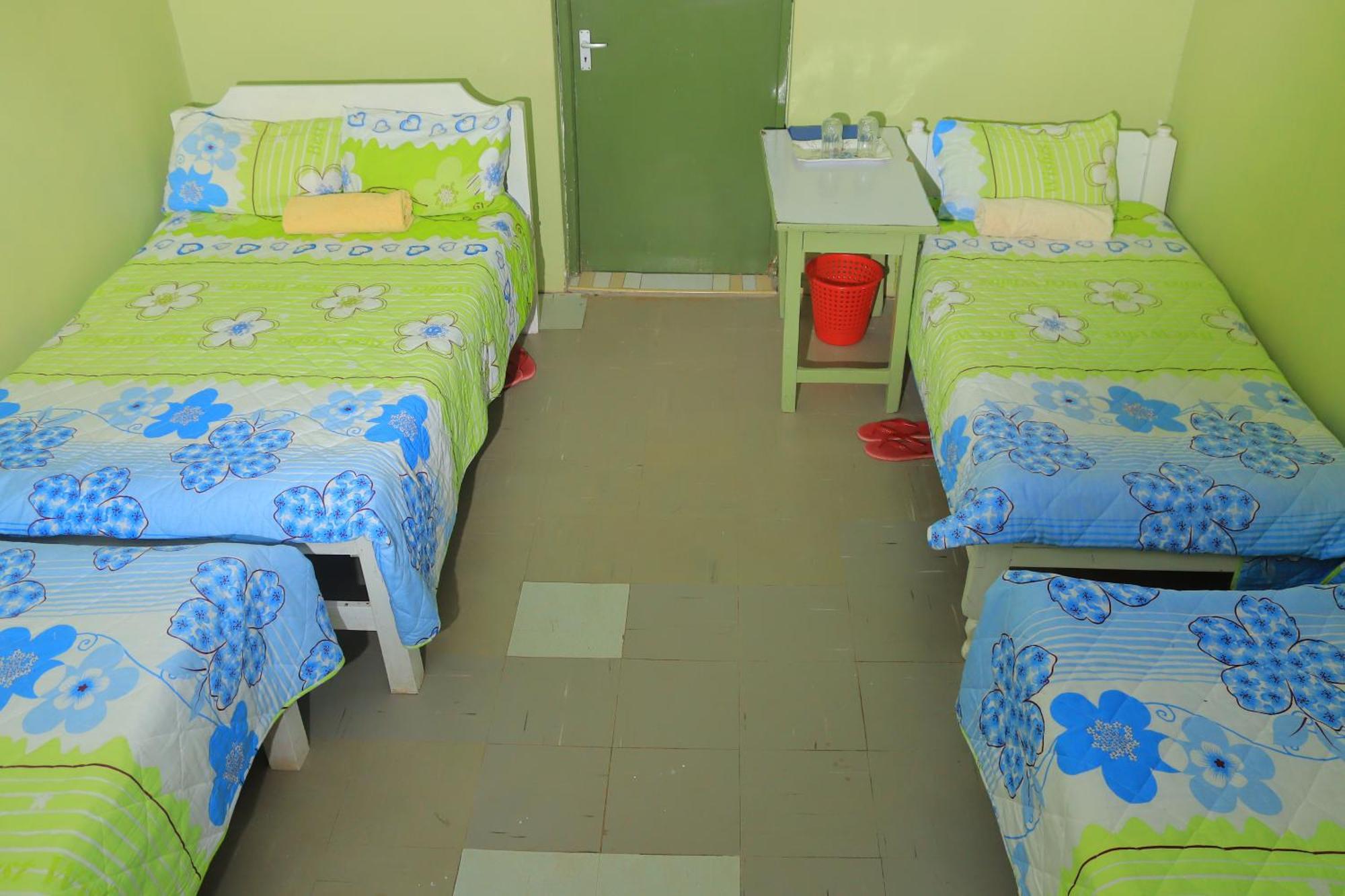 Hotel Rhino Tourist Camp à Ololaimutiek Extérieur photo