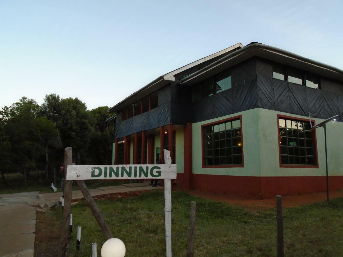 Hotel Rhino Tourist Camp à Ololaimutiek Extérieur photo