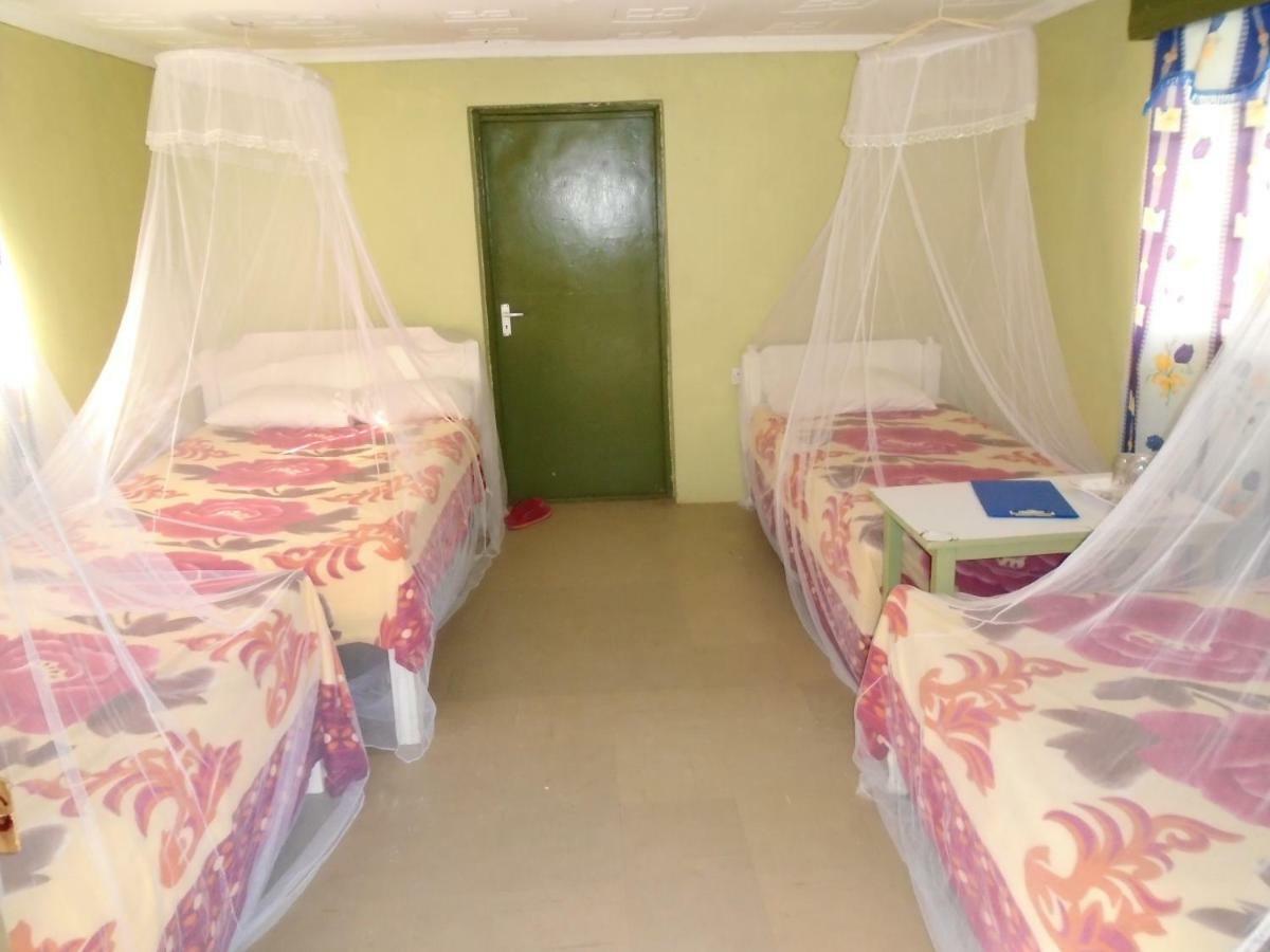 Hotel Rhino Tourist Camp à Ololaimutiek Extérieur photo